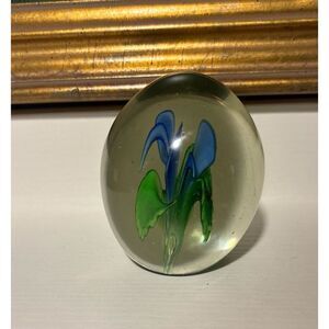 Vintage Dynasty Gallery Heirloom Collectibles Glass Paperweight
